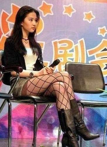 被丝袜毁了造型的女明星都有谁