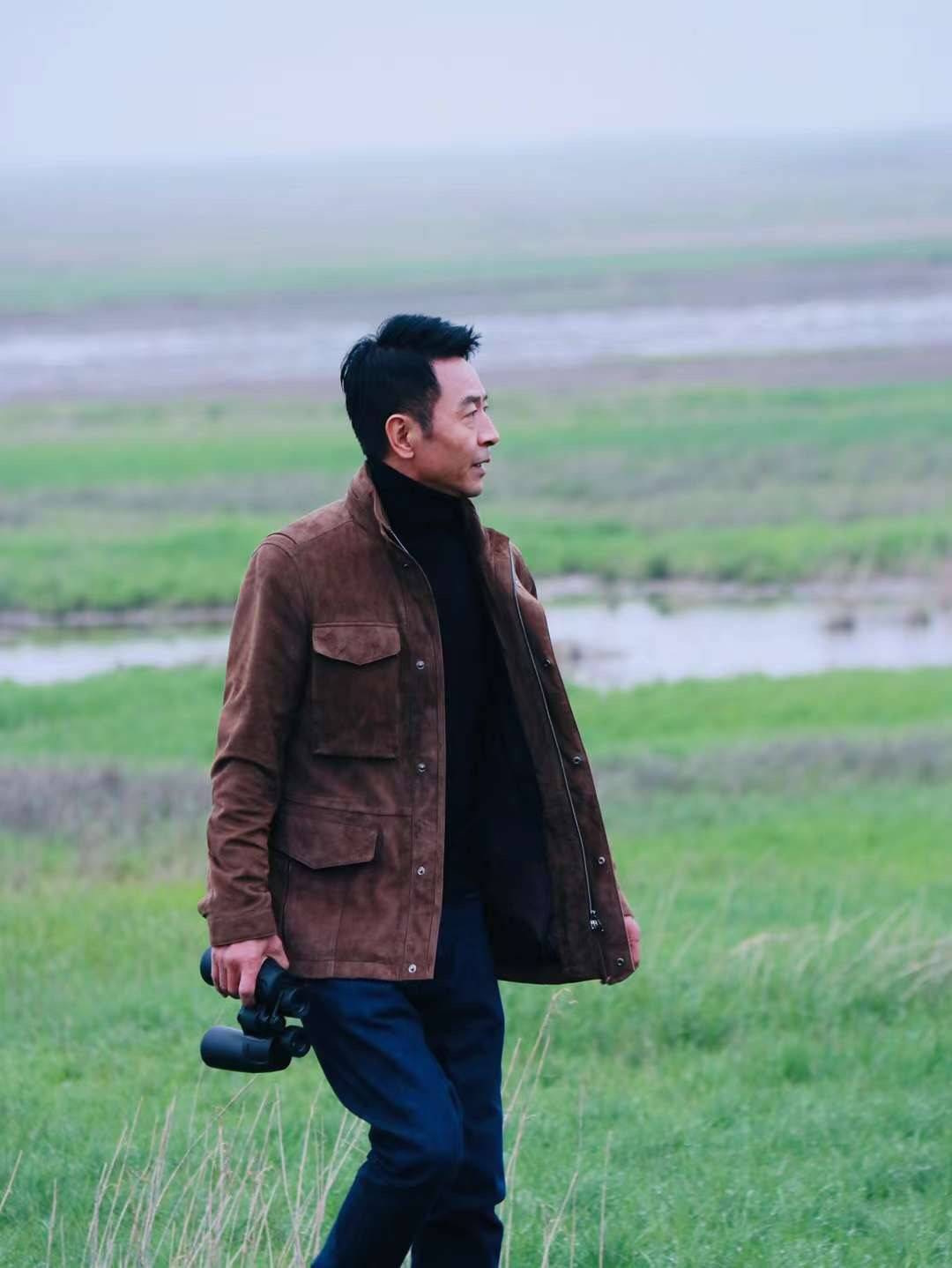 《国民大叔》郭晓峰写真系列之三:草原上的远行者