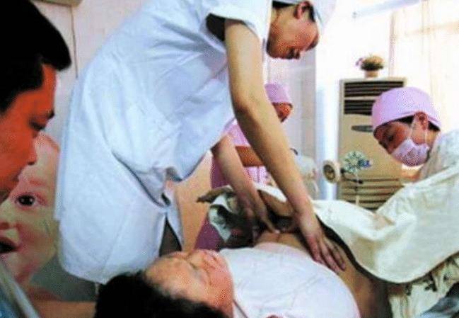 很多妇产科的楼道里全是产妇在忍着剧痛上下走动,这就是因为宫口开得
