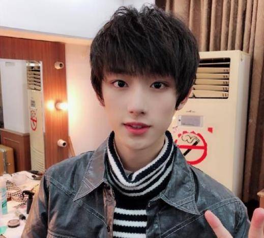 原创丁程鑫豪宅曝光,狐媚版小唯惹热议,装修也是豪华了