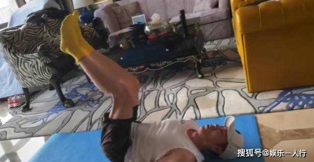 带你参观于和伟的豪宅,斑马纹沙发很辣眼睛,装修太花里胡哨了