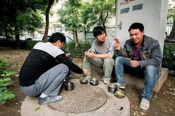 底层民工的惊人工作与生活照片,震撼无比!