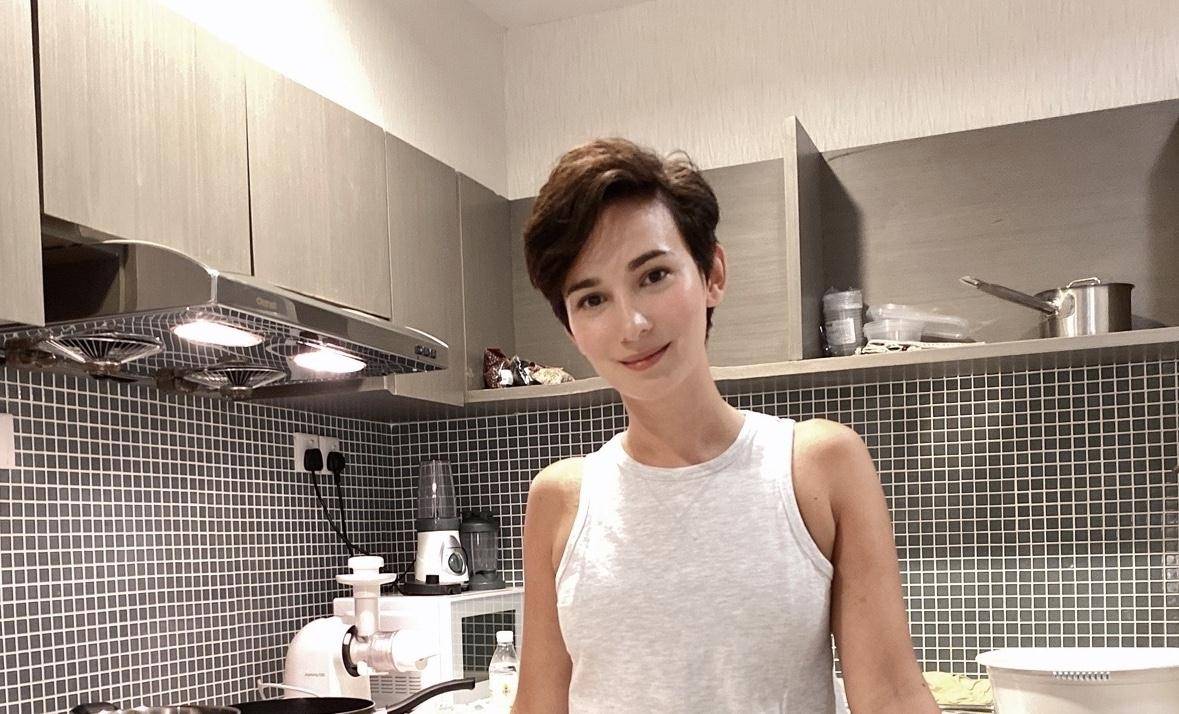 原创卢靖姗剪去了一头长发,变的"男人味"十足了