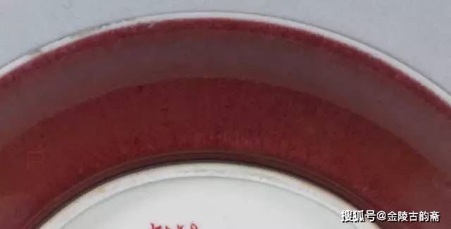 明代永乐红釉素有"鲜红"之美称,此时的红釉瓷器继承了洪武朝红釉器