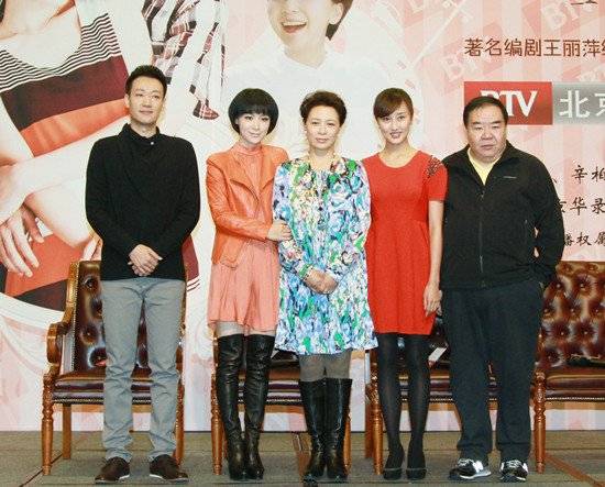 原创美女编剧王丽萍,一身戎装纵贯14载春秋,她曾经因为爱情远嫁安徽