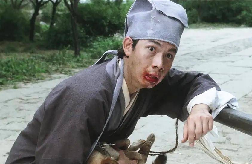 《唐伯虎点秋香》中,梁荣忠饰演旺财的主人,他与周星驰饰演的唐伯虎在