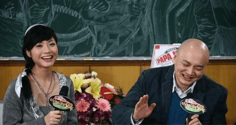 原创他曾是红遍全国的男神, 如今头发掉光认不出, 第一代小鲜肉将抹去