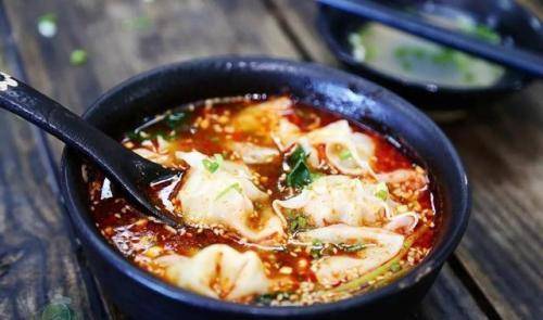 精选美食:红油抄手,家常烩老板鱼,黄瓜炒火腿肠,金枪鱼蔬菜卷