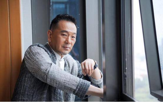著名演员张晨光为了娶她,连送4年玫瑰花,为生子做试管