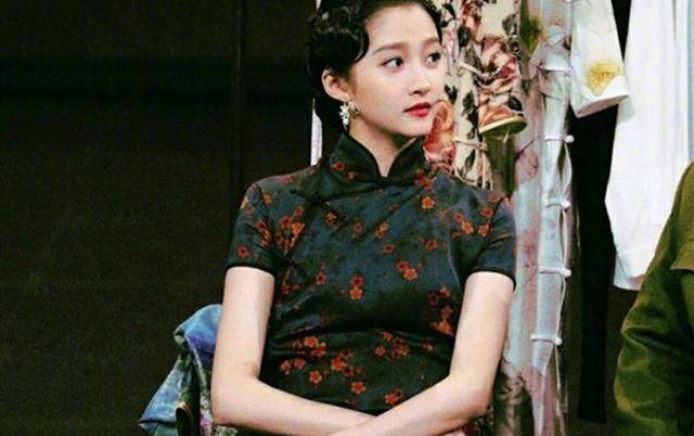 关晓彤为何一直都是长发?看到她短发的样子后:鹿晗眼光真毒!