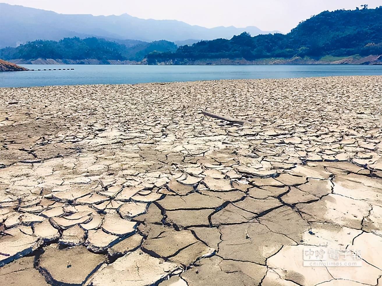 台湾地区干旱民众号召小便不冲水解决水荒