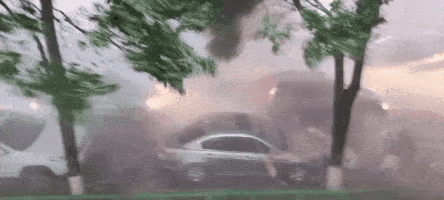 刚刚,这里遭遇暴雨冰雹突袭!狂风瞬间折断树枝,人群阵阵惊呼