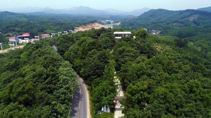 5月10日,确山县任店镇天目山景区,这里风景秀美,空气清新,景色怡人