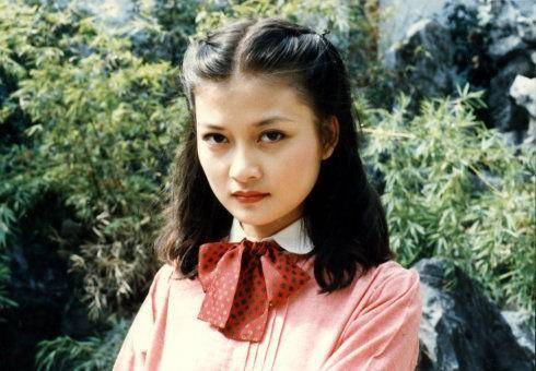 16岁一唱成名,人气超过那英,下海经商后血本无归,如今不见踪迹_朱晓琳