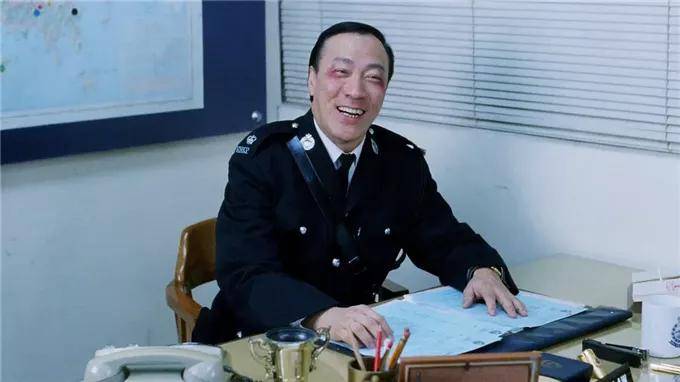 1965年陈欣健考入香港皇家警察队 一路由见习督察升至总督察.