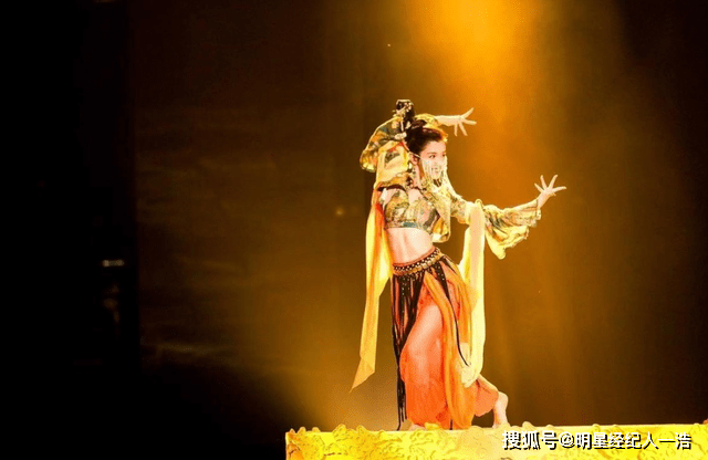 2019年哈妮克孜舞了一曲敦煌飞天舞,神秘而华丽的造型,妖娆而神圣的