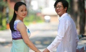 如今43岁陈创早已结婚,老婆周佑君是才女,俩人在娱乐圈成为了一段佳话