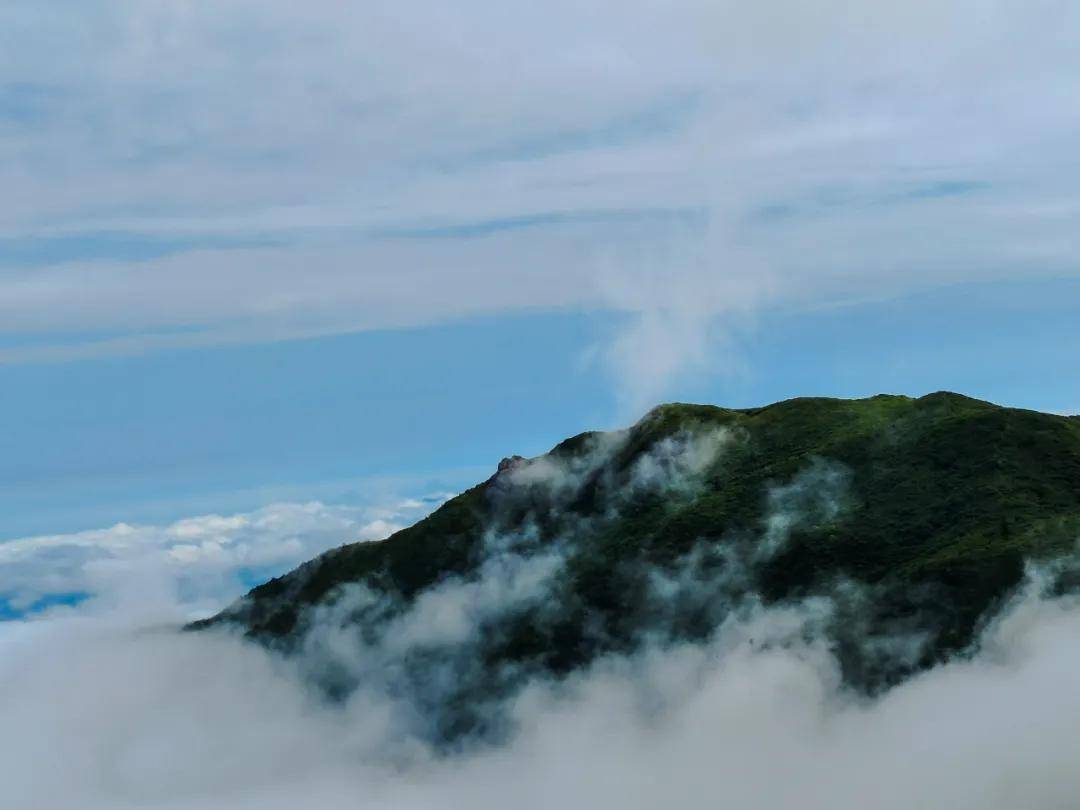 云海波涛山峦似岛,围山静坐意在无忧_大围山