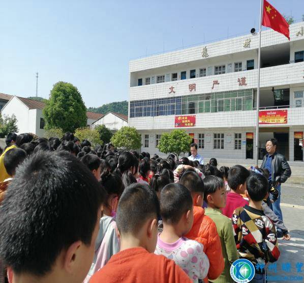 湖北京山坪坝镇槐树小学禁塑工作落实处