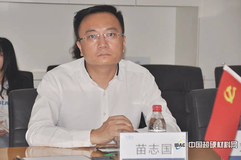长张丽霞,金银珠宝业商会常务副会长张殿元,副会长李越,副会长苗志国