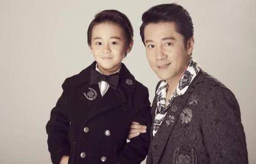 原创同样是儿子,邓超选择"穷养",蔡国庆"富养",如今2娃差距大