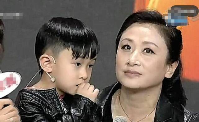 原创她是金牌配角,嫁给it精英生下1子,如今48岁婚姻生活很幸福