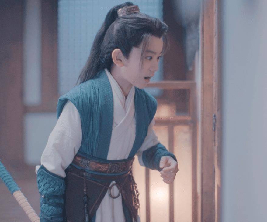 肖添仁也出演过很多作品,在最近非常红火的一部剧《从结婚开始恋爱》