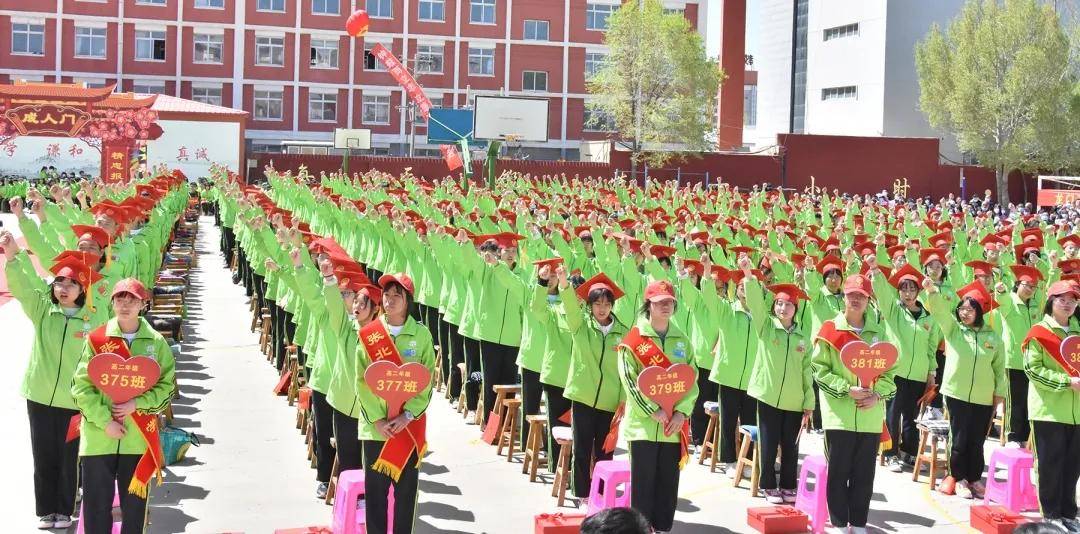 张北德智中学高中学校隆重举行首届高二成人礼暨"5.18青年立志节"