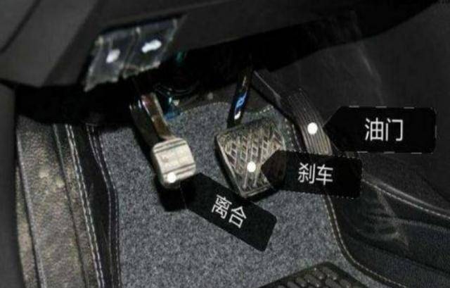 手动挡刹车时用不用踩离合?这种操作太伤车了