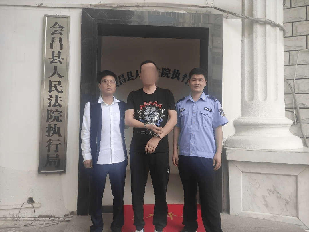 会昌1老赖在瑞金当场被拷走