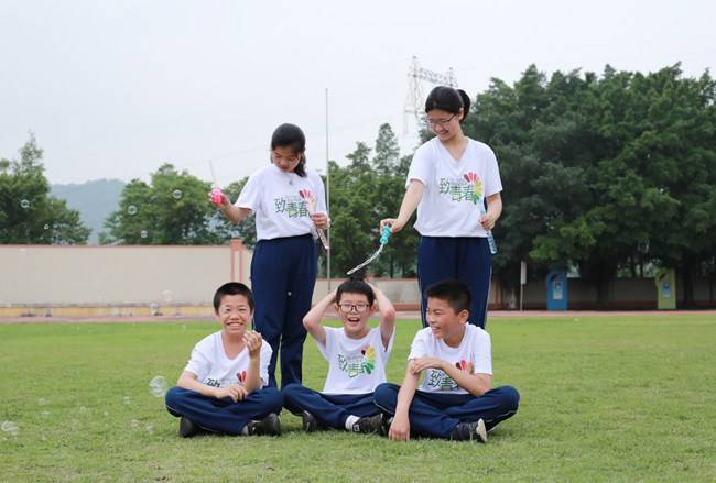 佛山摄影公司:小学毕业照除了合照和剪刀手,还可以这样拍