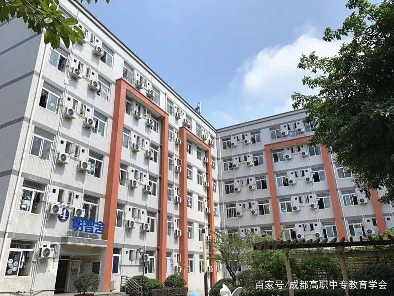 成都铁路卫生学校 "国重" "国示范",这所职校就是强(1