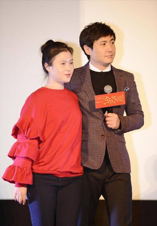 原创沈腾和老婆关系看得见,王琦长相素人没特点,一身红倒显明媚气质