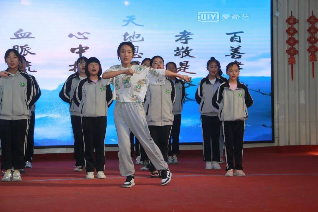 睢县育才学校放飞梦想拥抱快乐特长班汇报演出