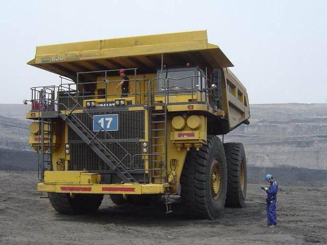 而世界上最大的矿车则属于咱们中国.