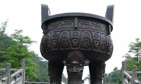 秦武王举鼎而亡,是年少的冲动还是大臣蓄谋已久?_毓