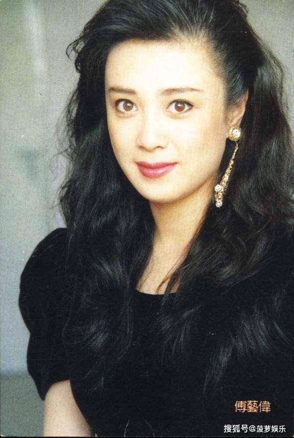傅艺伟,1964年5月26日出生于哈尔滨,中国内地女演员.