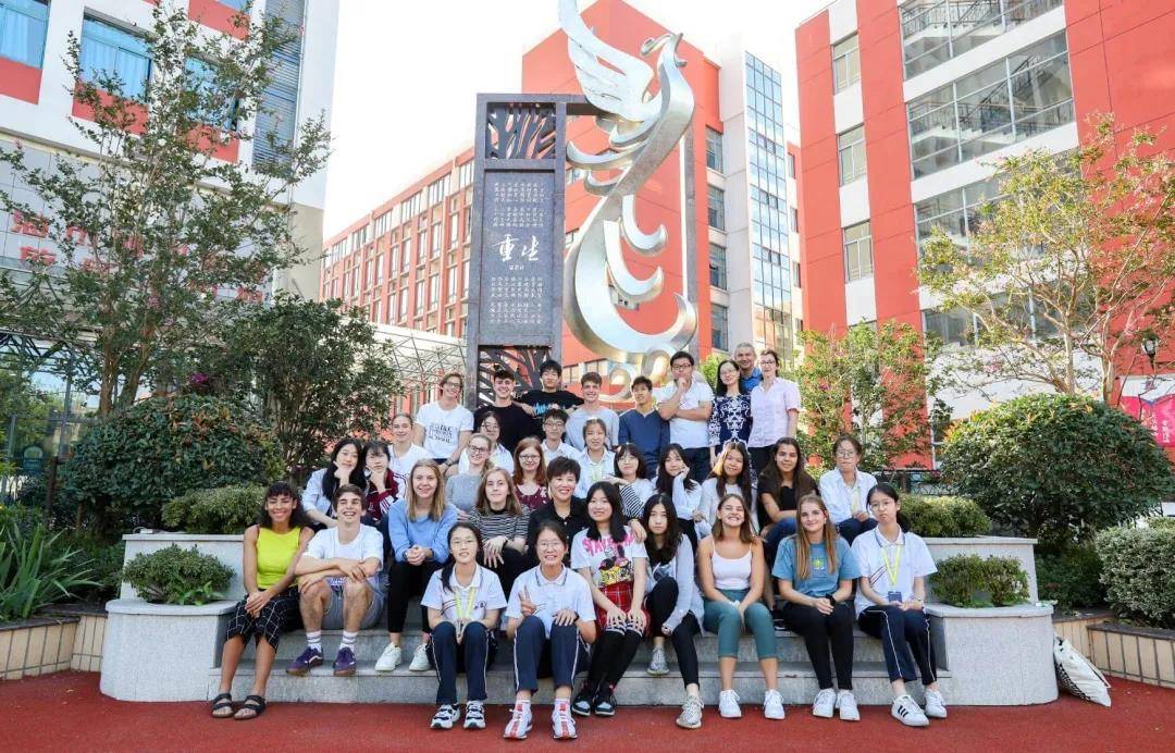 上海市工商外国语学校亮相教博会——"融"汇贯通"和"而不同