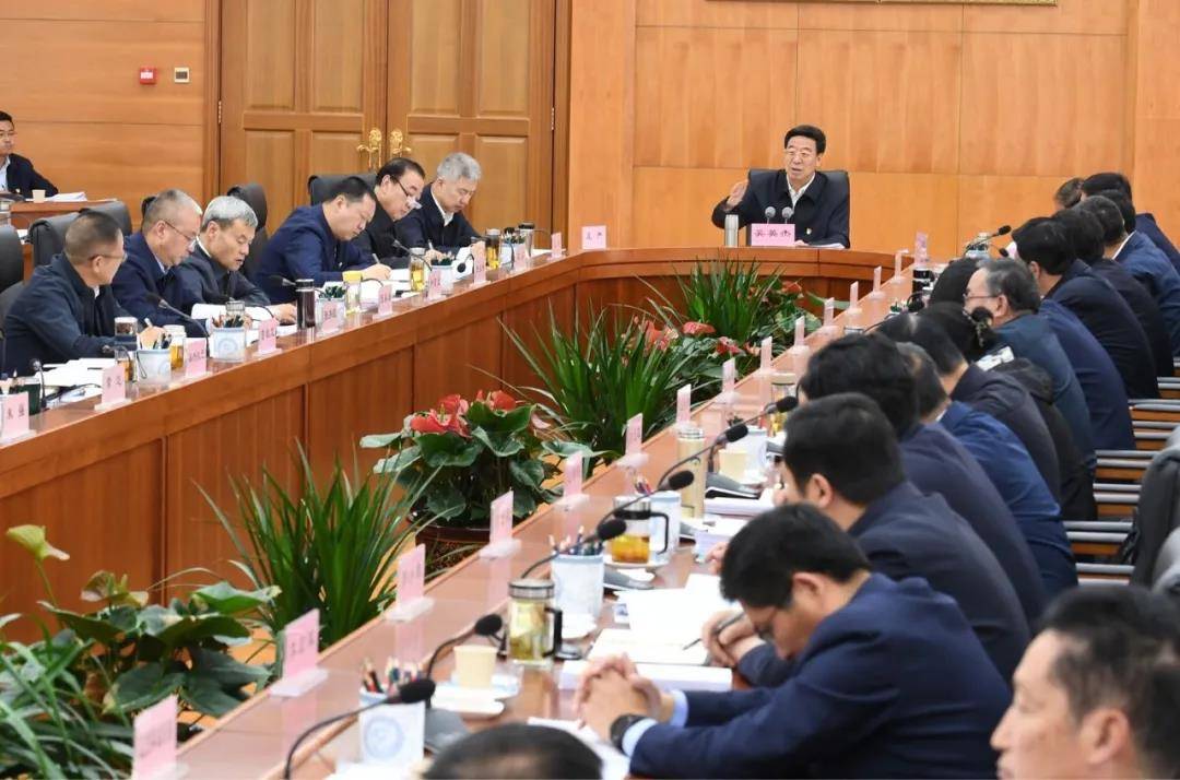 区党委常委会(扩大)会议传达学习中共中央政治局会议精神等