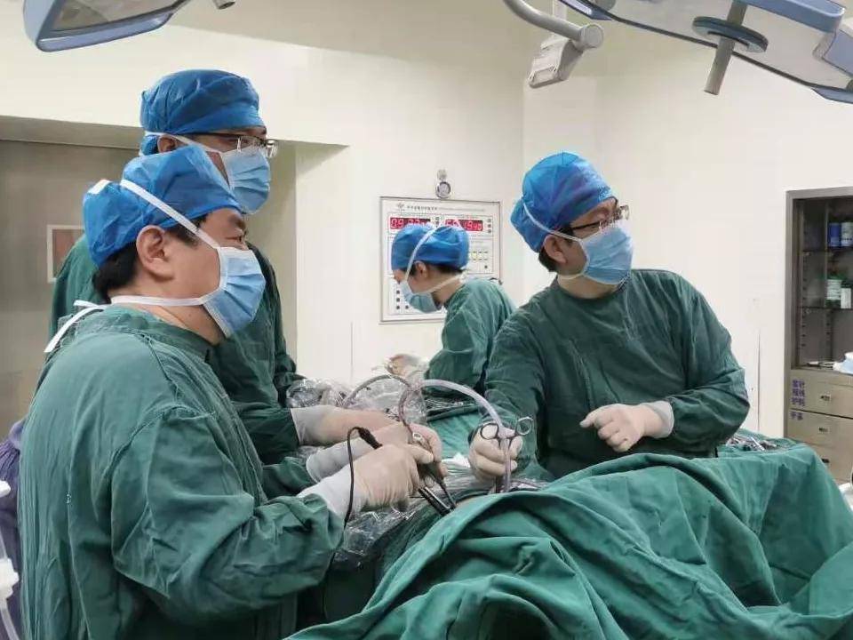 济宁市第一人民医院胸外科为七旬老人成功切除肺部巨大肿瘤