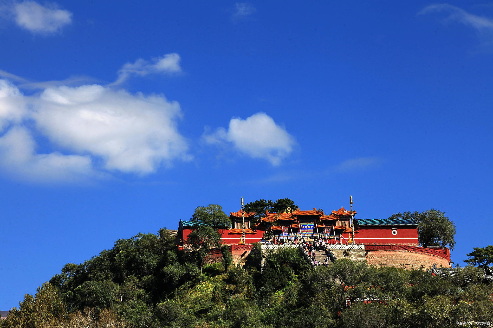 北魏时,五台就建有佛光寺,清凉寺,碧山寺等二三十座寺庙.