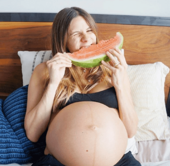 吃荔枝也能让孕9月胎儿胎死腹中？孕妇吃水果、做产检真别大意