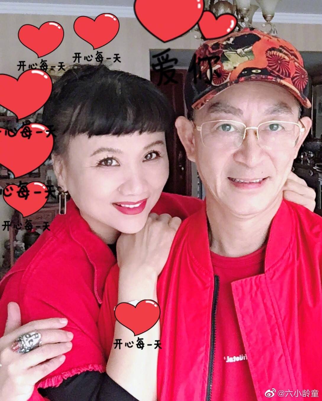 原创六小龄童在结婚纪念日晒照,与老婆同框似两代人,33年仍恩爱无比