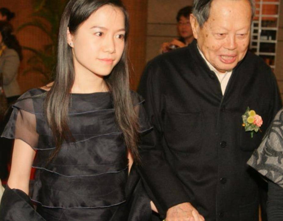 翁帆嫁大自己54岁的杨振宁这样的婚姻翁帆只是嫁给了爱情