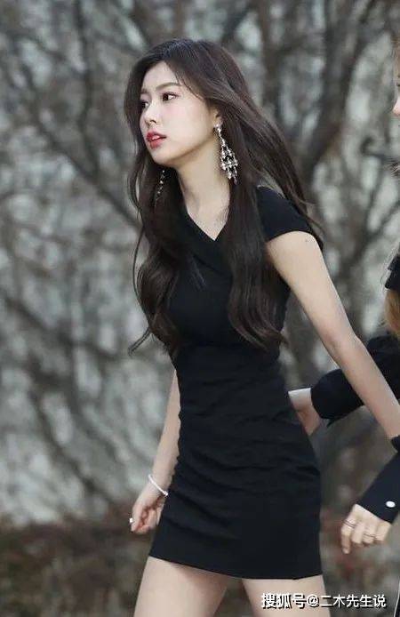 原创南韩最美女友脸姜惠元靠完美自拍照片成为万千粉丝追捧的女团成员