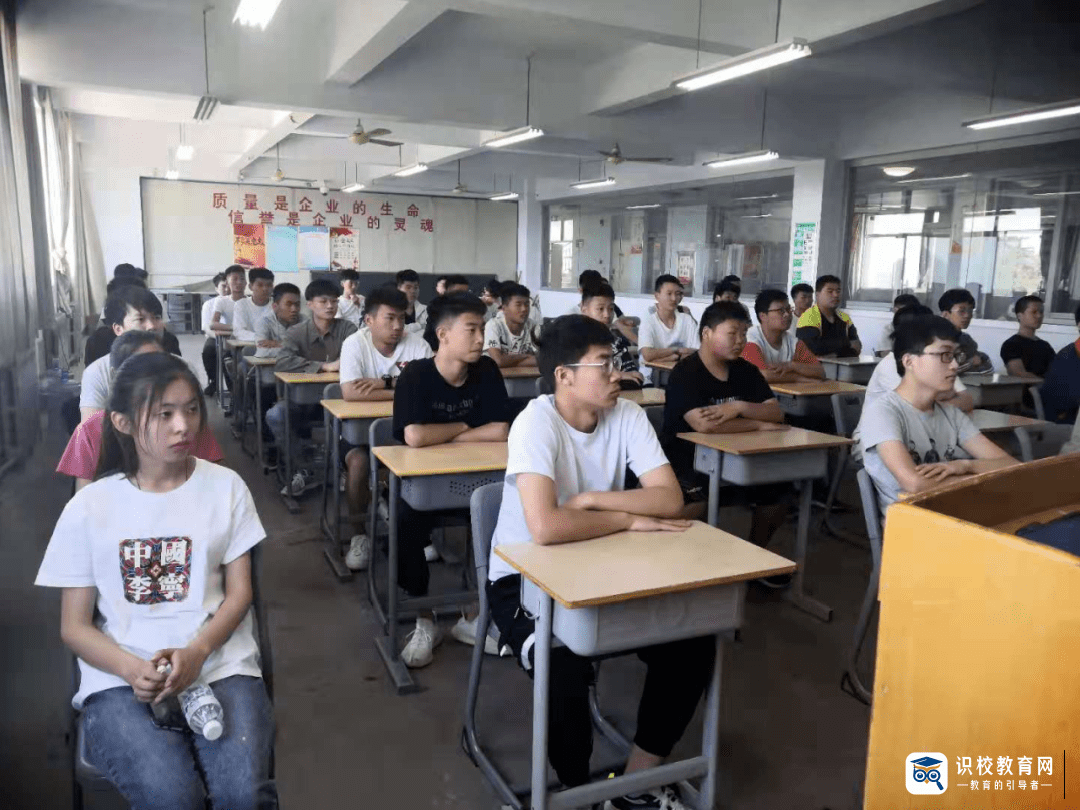 枣庄职业学院汽车工程系举办汽车领域职业前景专题讲座
