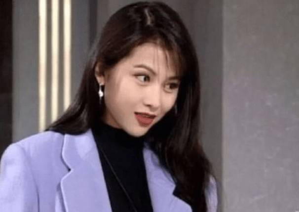 18岁的李嘉欣和蔡少芬,全都美得无可挑剔,可还是输给18岁的她