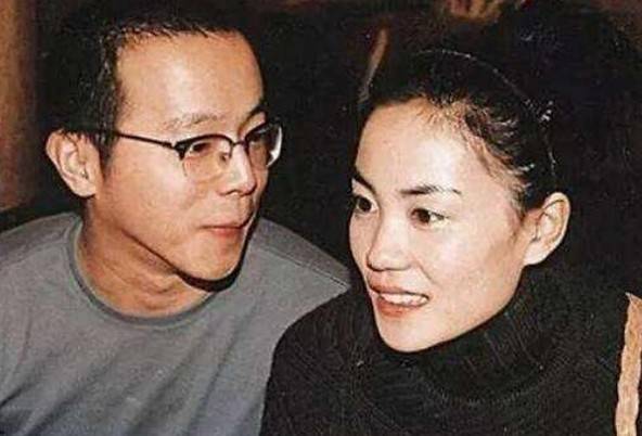后来的姜昕在离开窦唯后,与鼓手张永光结婚了,虽然生活过得十分幸福