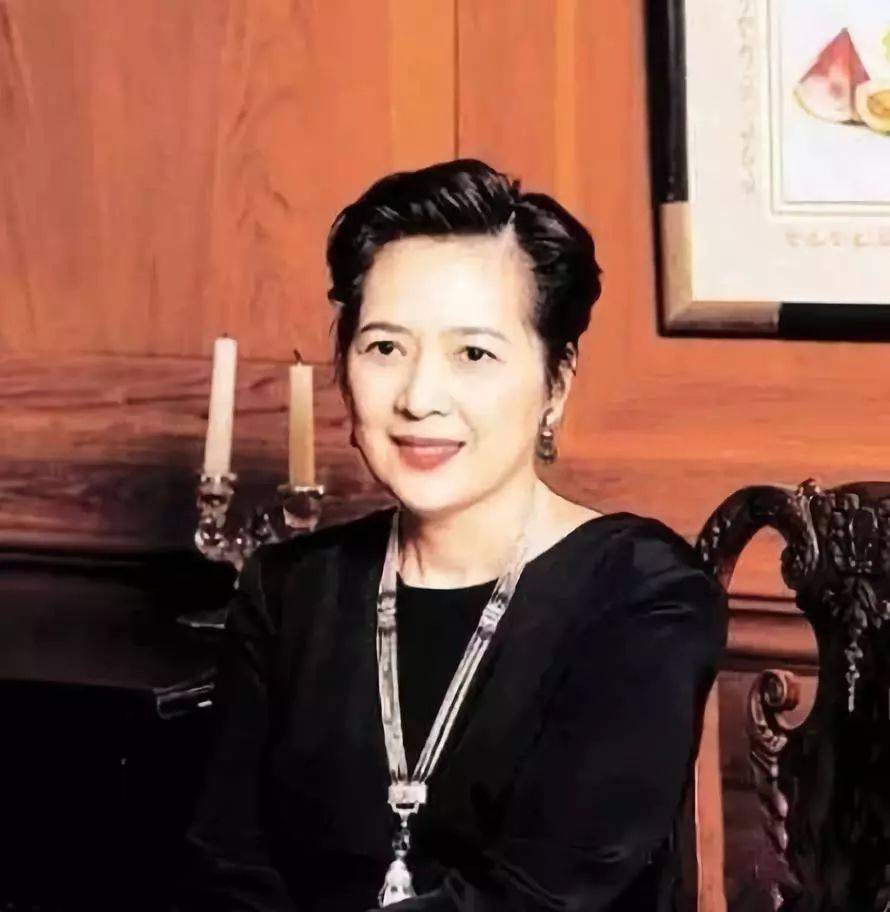 原创宝咏琴才比天高命比纸薄一生深受情花毒至死深爱刘銮雄