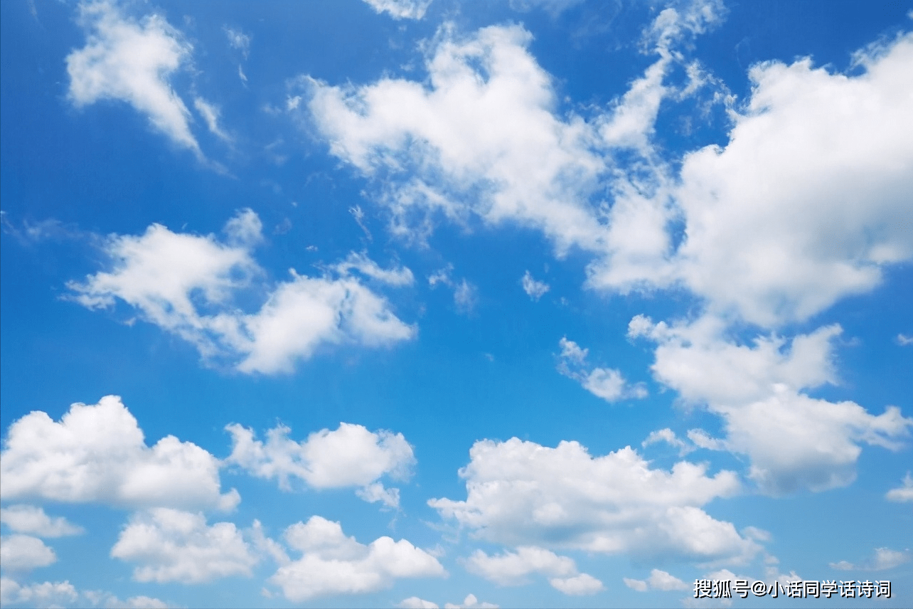 天上的白云,点缀着蓝天.